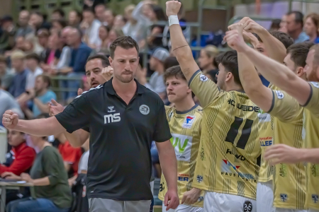 Rechnet besser mit uns! Die Weidener und ihr Trainer Marc Schlingensief sind offensichtlich bereit, sich nachhaltig in den Kampf um die Meisterschaft einzumischen. Das letzte Viertel der Saison dürfte spannend werden. (Foto: Thomas Schmidt)