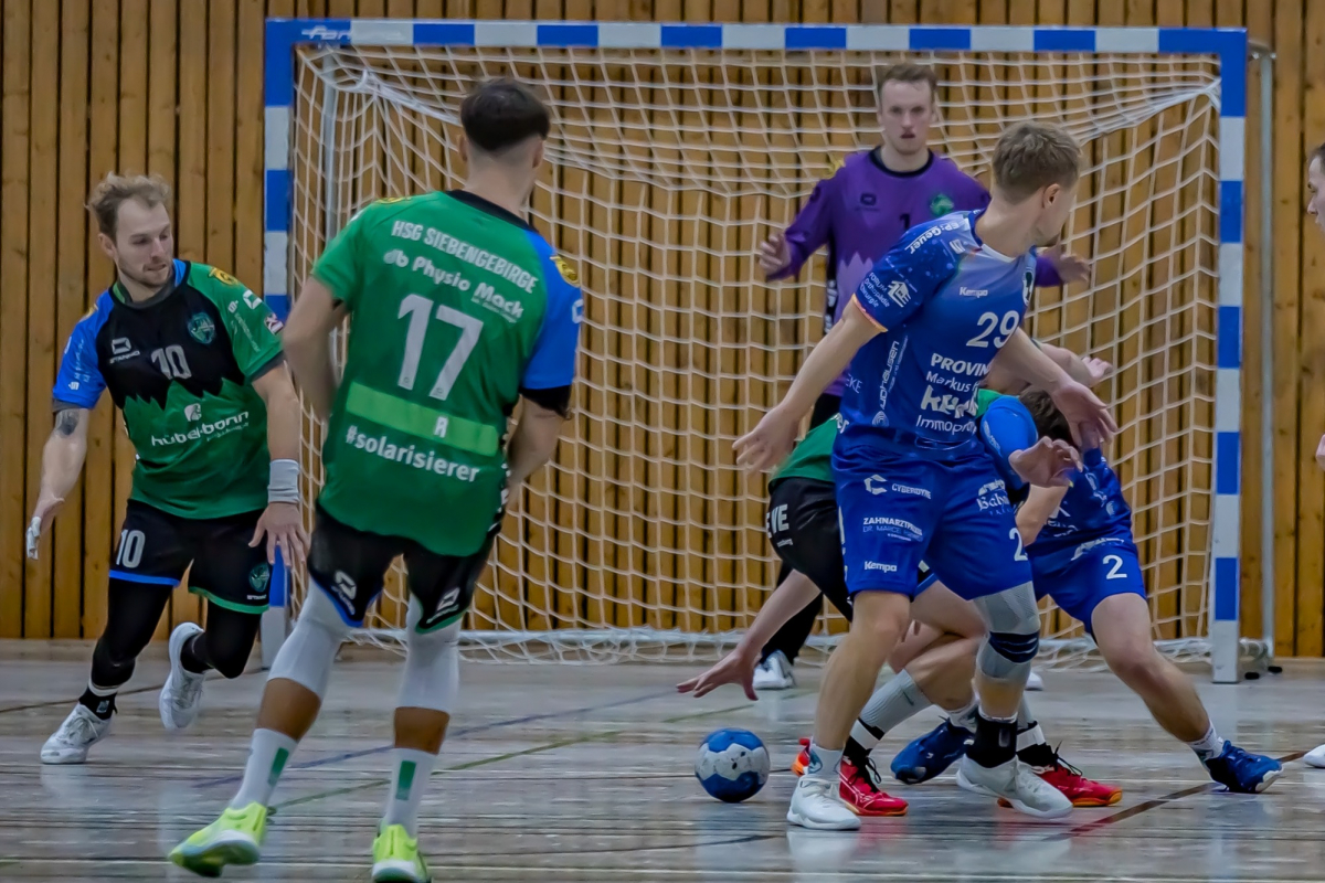 Links: Simon Wolter, Nummer 17 Luca Weber, Torwart Amon Kaese, Nummer 29 Luca Houseman, Nummer 2